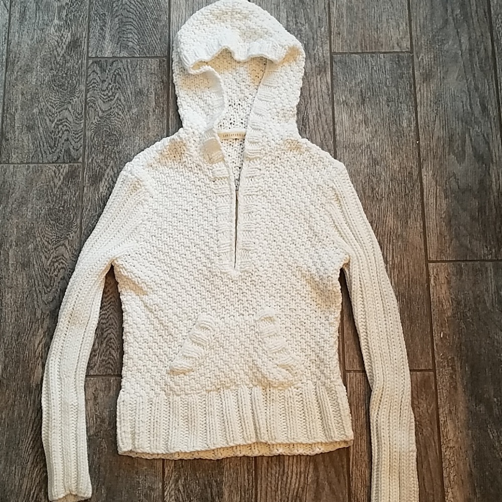 White hooded pullover sweater